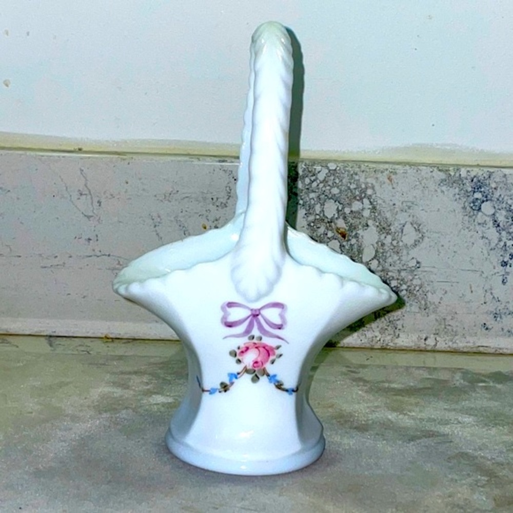 Milk Glass Westmoreland Hand Painted Roses & Bows Vintage Like New Condition